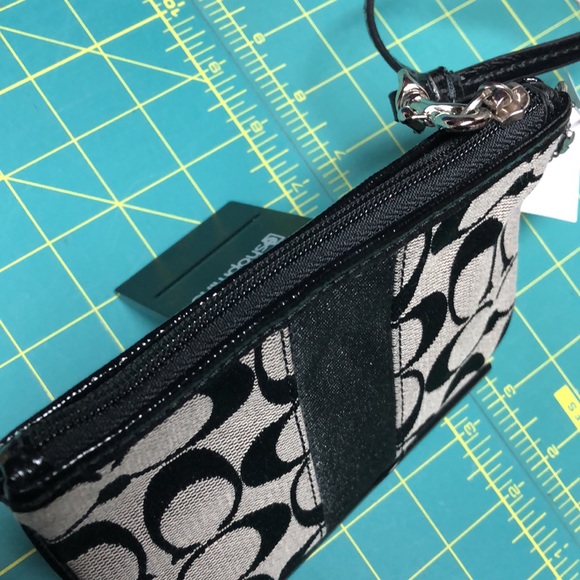 Coach signature zippered change purse brand new with tags 6 1/2 x 4 1/2 - Picture 6 of 6